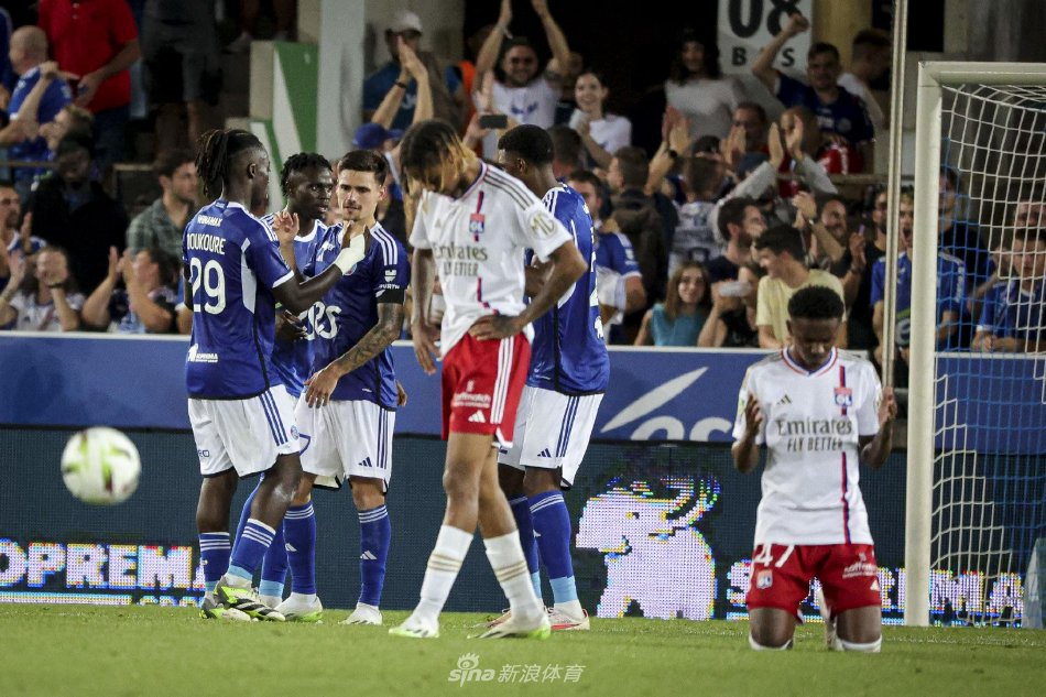 但她始终保 但她始终保