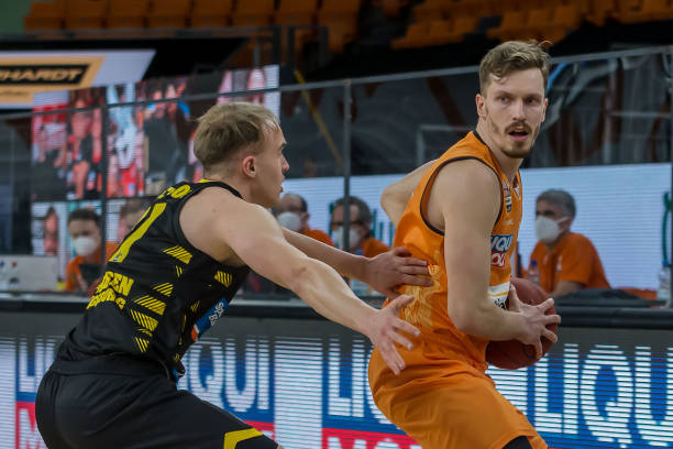 第一次在比 第一次在比