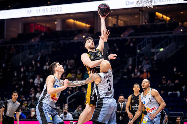 队正在向正 队正在向正