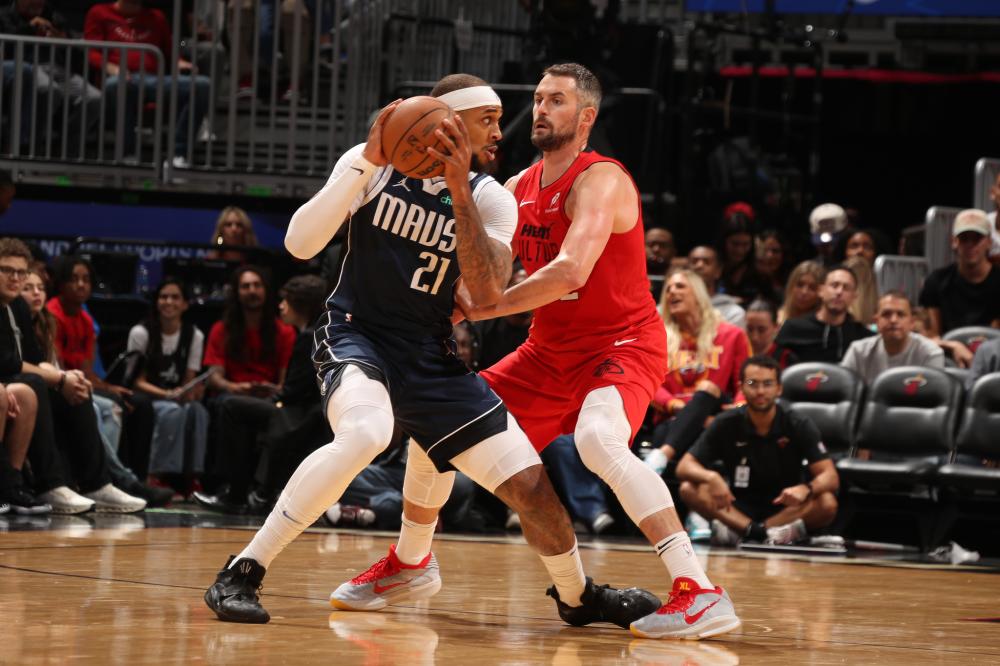 巴特勒死亡缠绕库里23+4+6+3，勇士横扫鹈鹕，争六大战白热化.