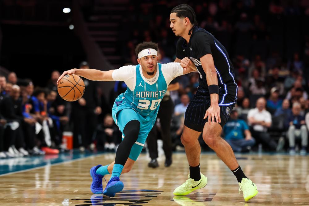 体育霍洛韦打破男子60米栏室内世界纪录